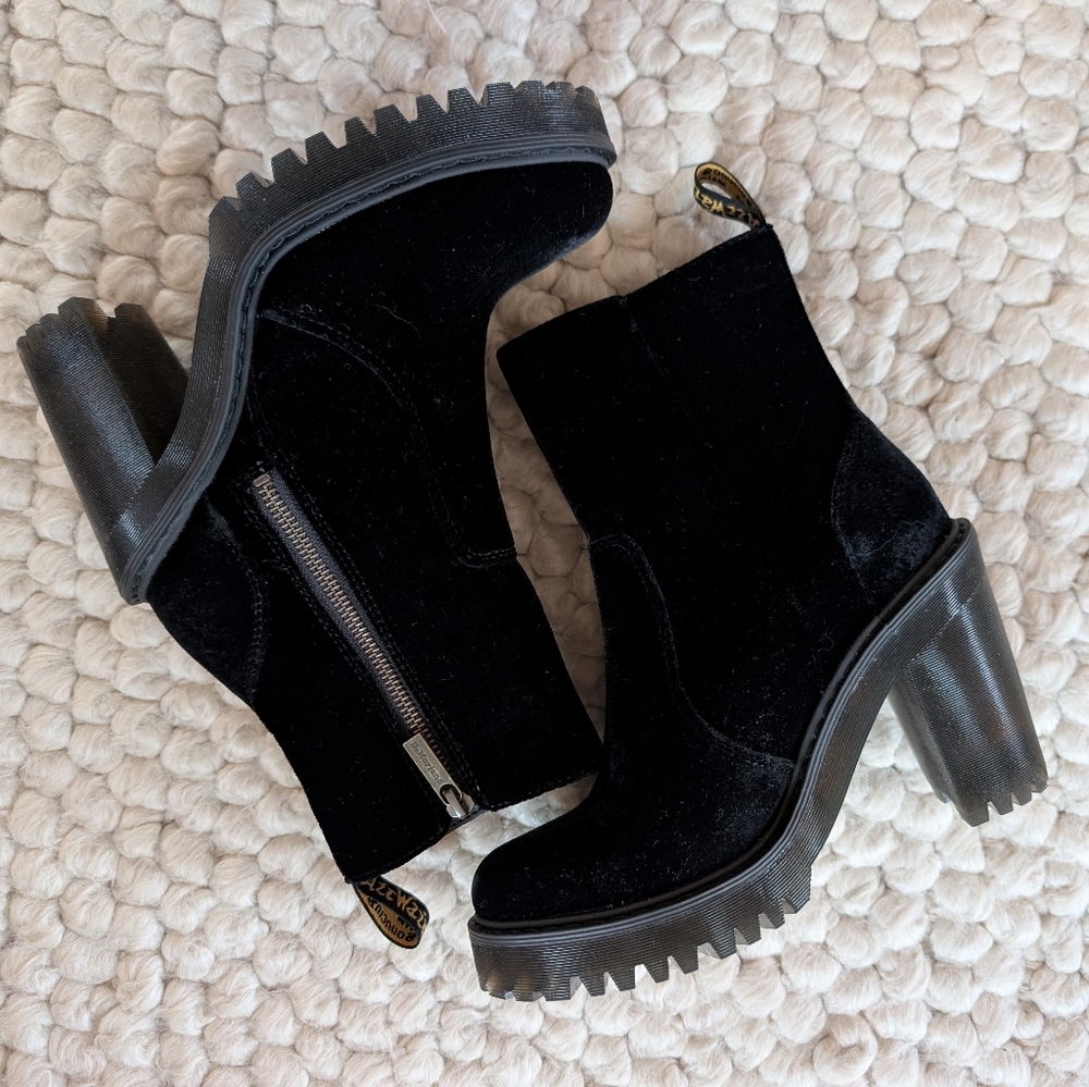 Dr. Martens Magdalena II Velvet Boots